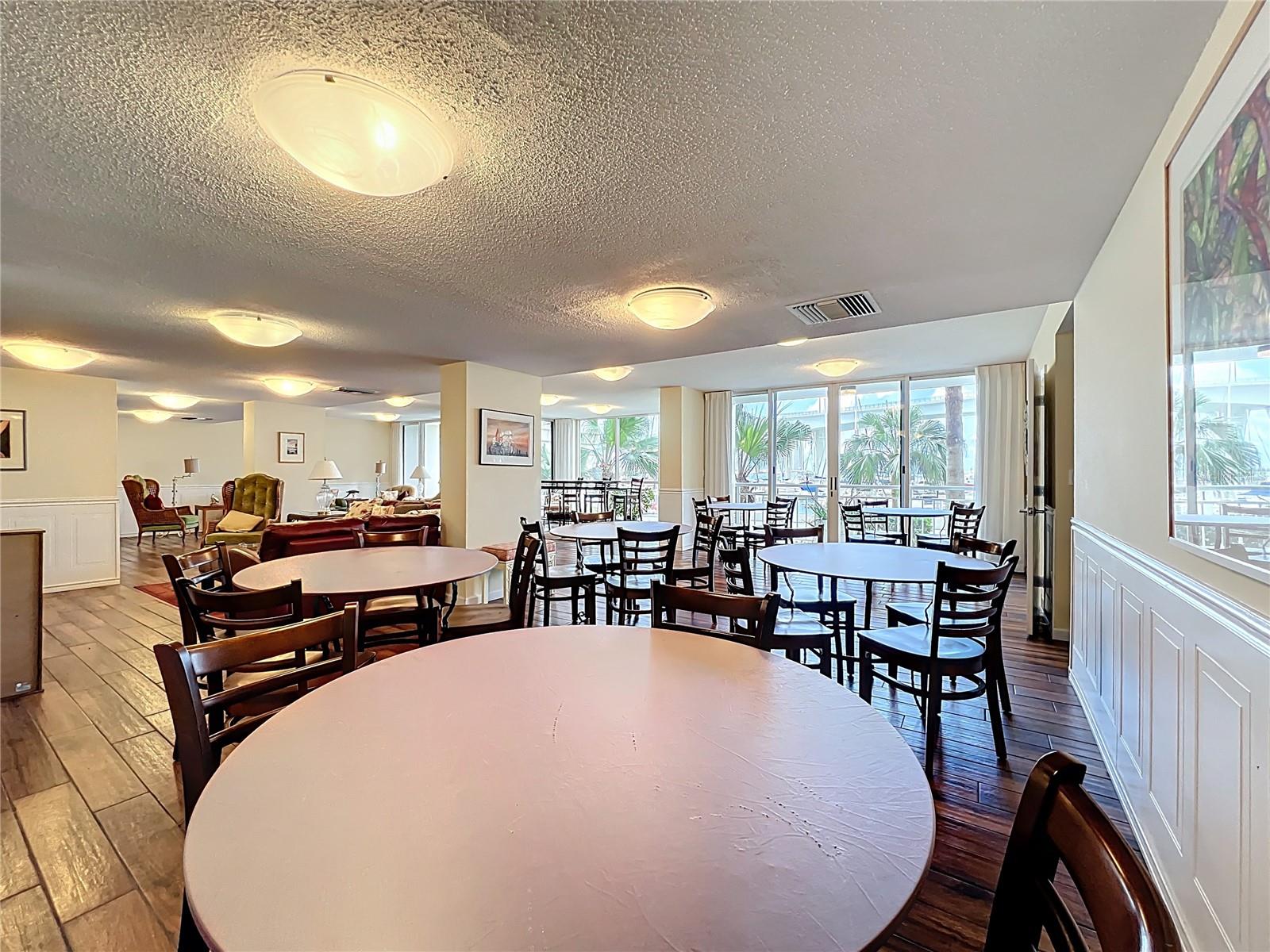 Image 25 of 33 For 100 Pierce Street 910