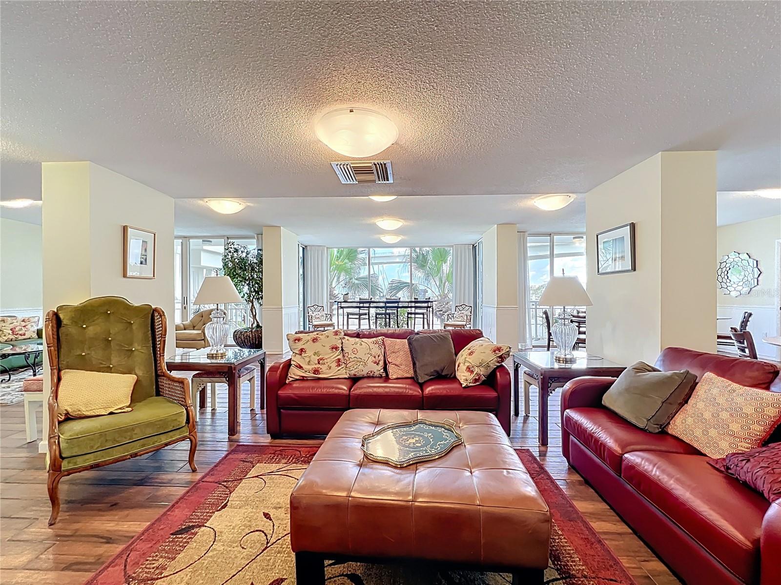 Image 26 of 33 For 100 Pierce Street 910