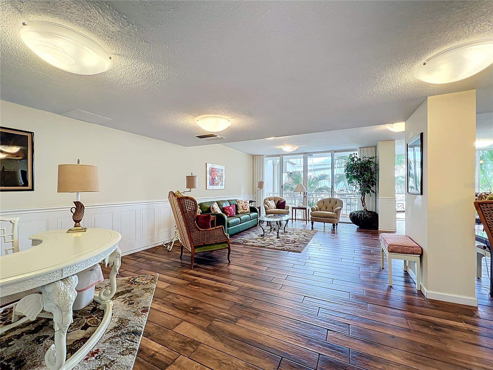 Image 27 of 33 For 100 Pierce Street 910