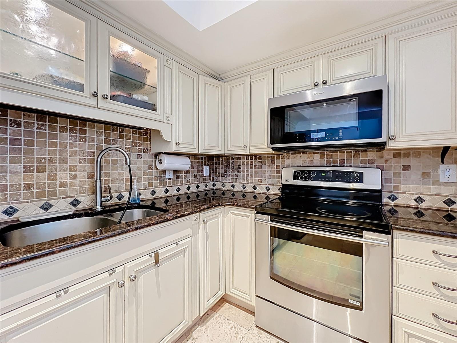 Image 6 of 33 For 100 Pierce Street 910