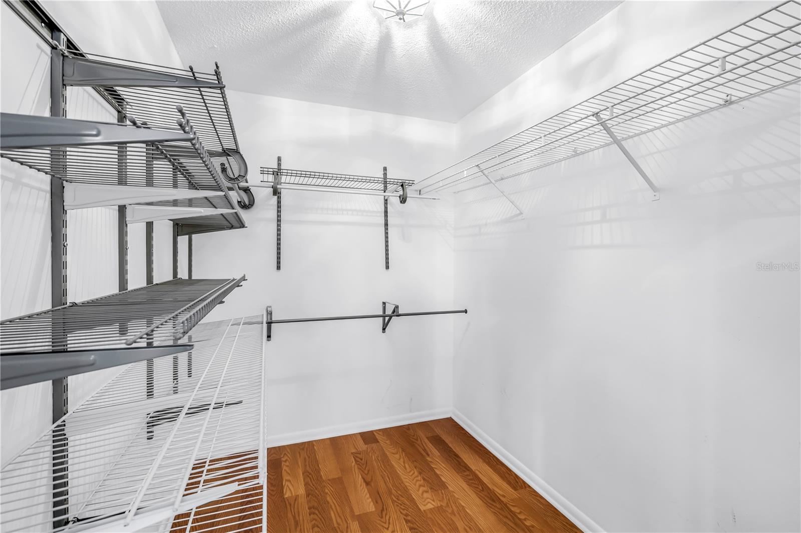 Listing photo id 13 for 289 Monte Cristo Boulevard