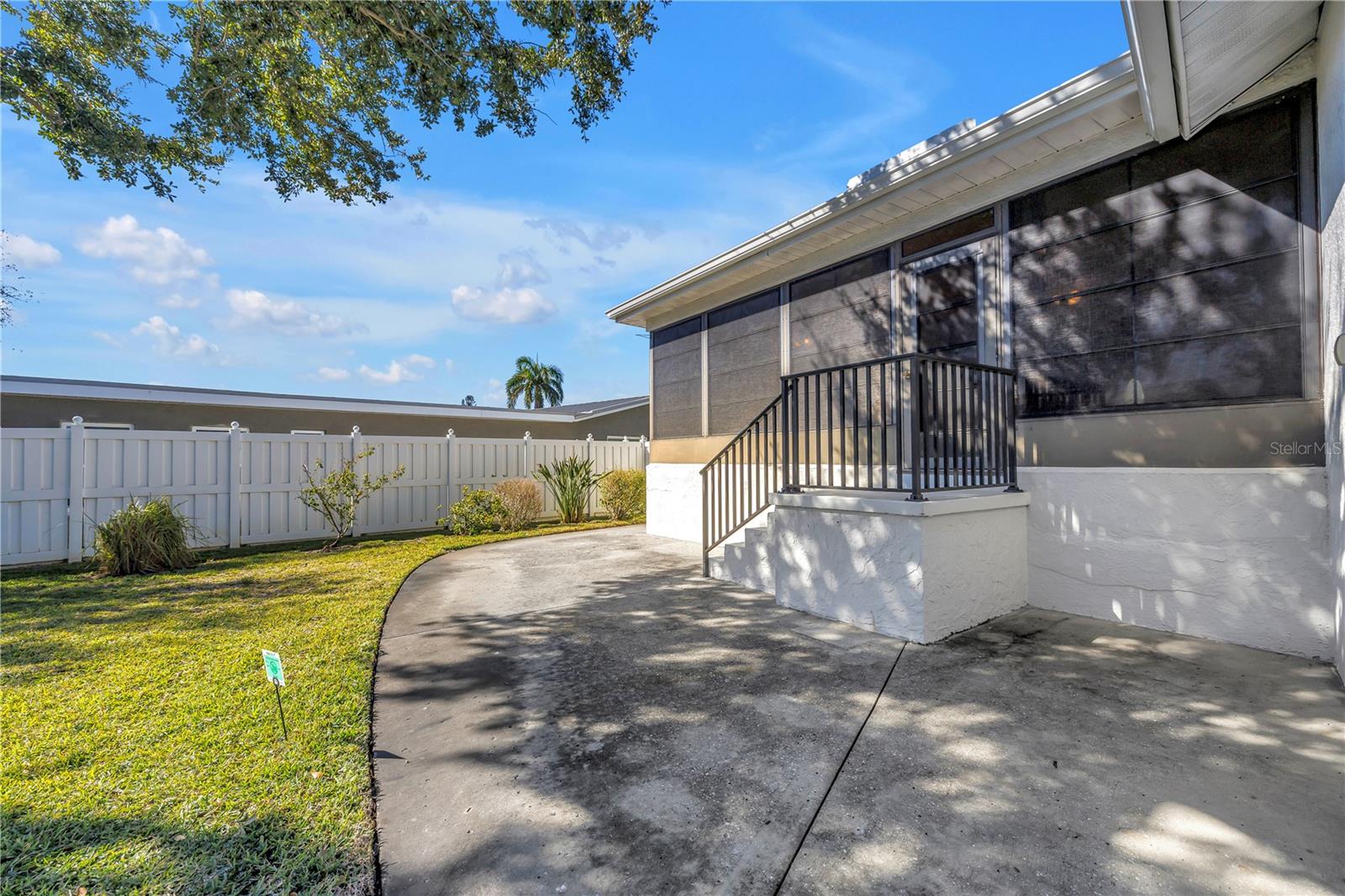 Listing photo id 24 for 289 Monte Cristo Boulevard