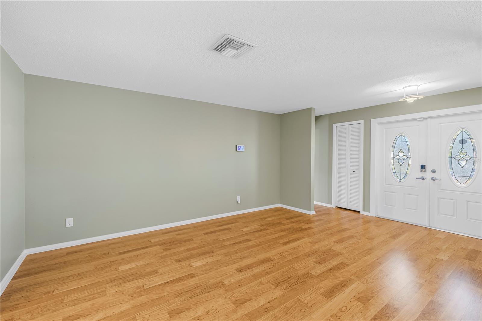 Listing photo id 1 for 289 Monte Cristo Boulevard