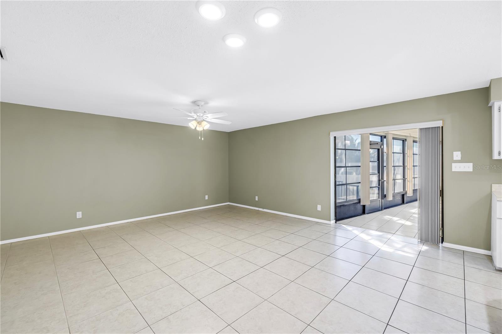 Listing photo id 6 for 289 Monte Cristo Boulevard