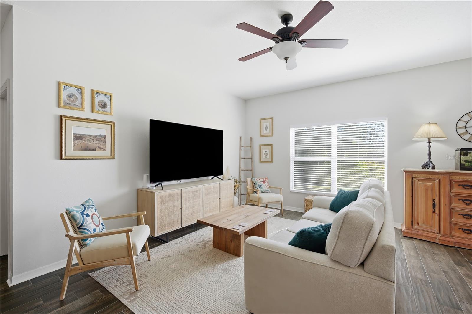 Image 4 of 21 For 1129 Emerald Hill Way