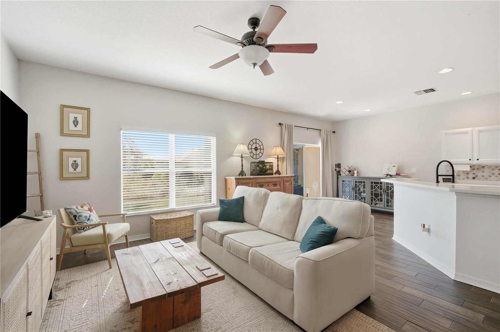 Image 6 of 21 For 1129 Emerald Hill Way