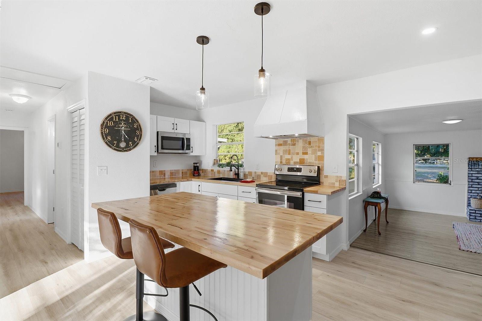 Image 13 of 53 For 1045 Fan Palm Point