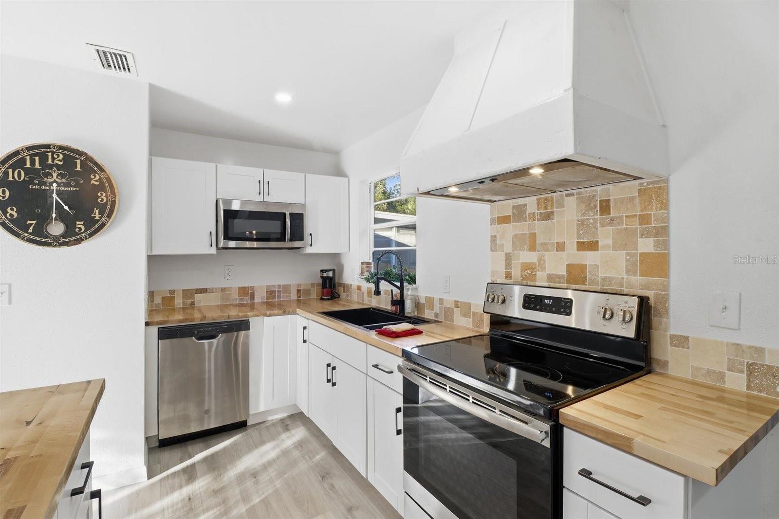 Image 14 of 53 For 1045 Fan Palm Point