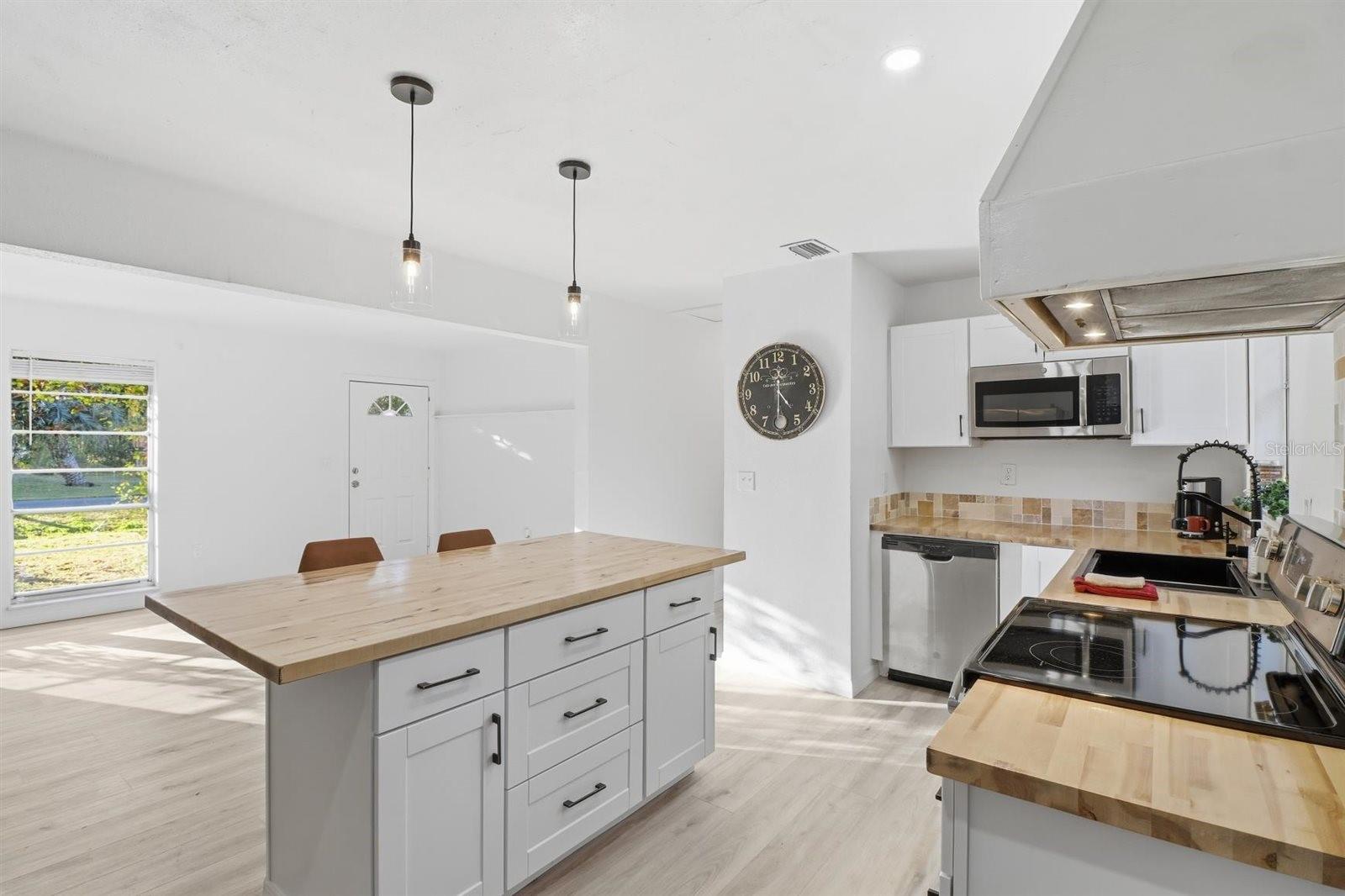 Image 16 of 53 For 1045 Fan Palm Point