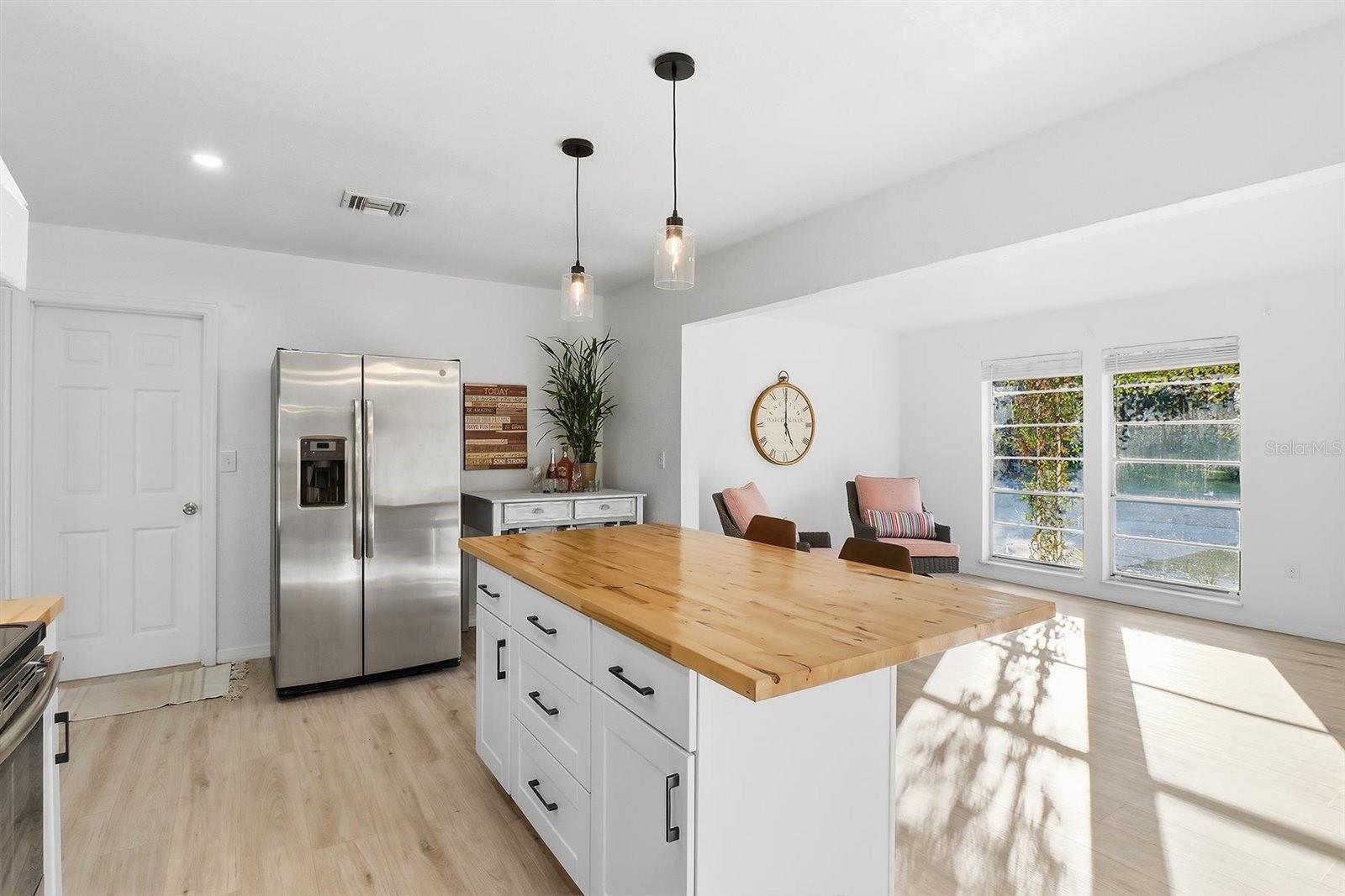 Image 17 of 53 For 1045 Fan Palm Point