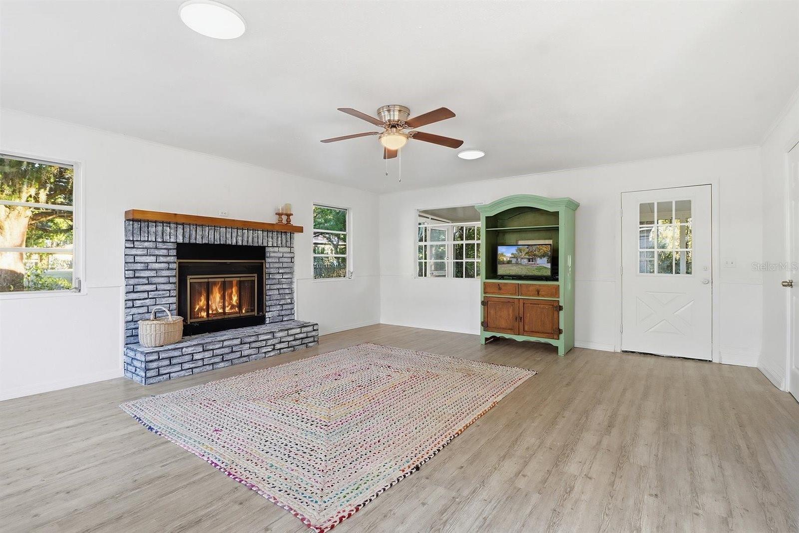 Image 18 of 53 For 1045 Fan Palm Point