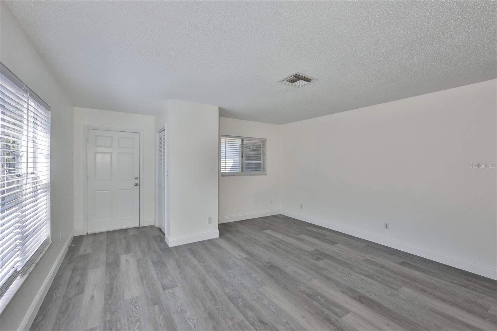 Image 4 of 33 For 11507 Valencia Drive A