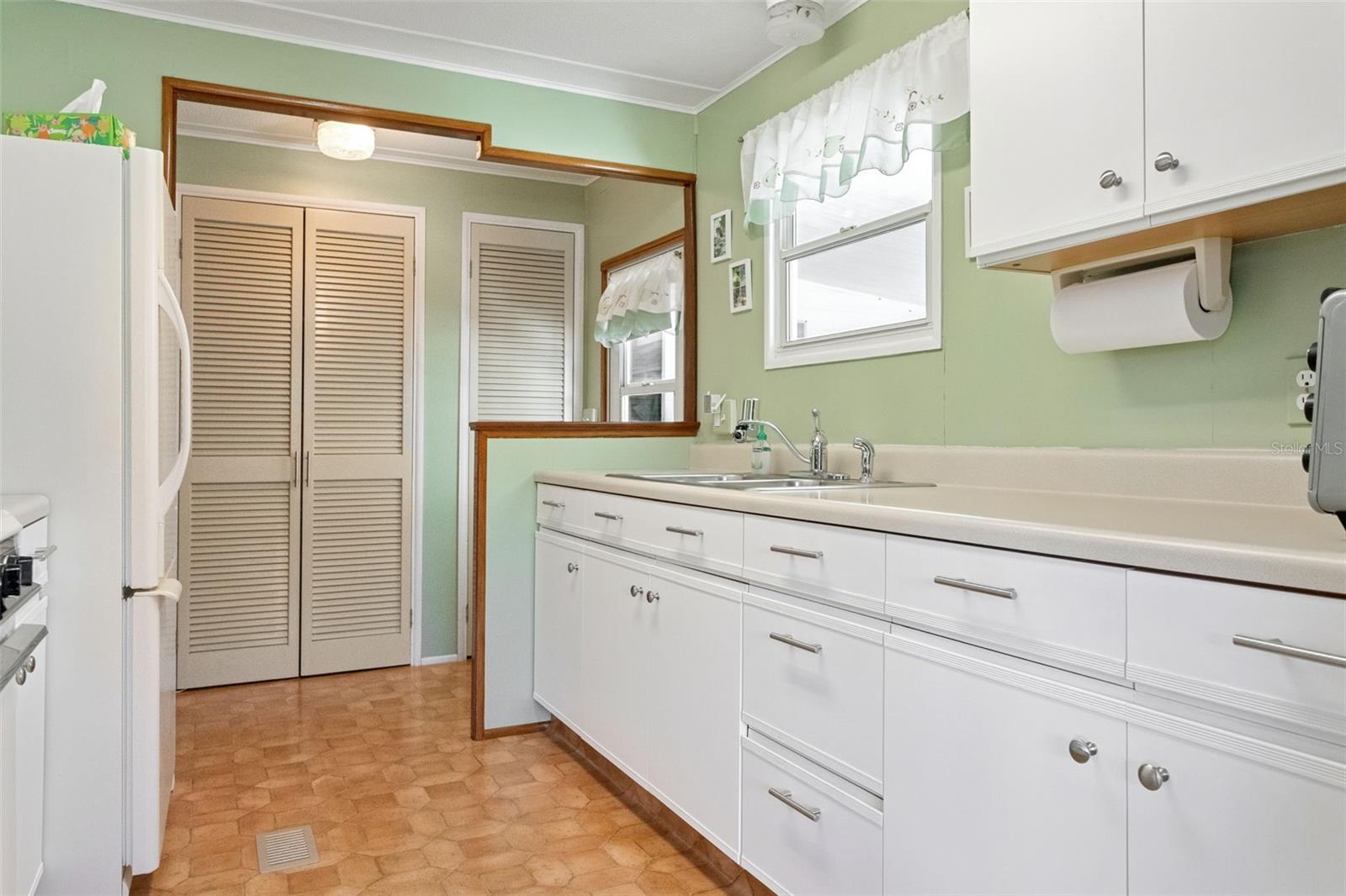 Listing photo id 8 for 183 Philadelphia Boulevard 22