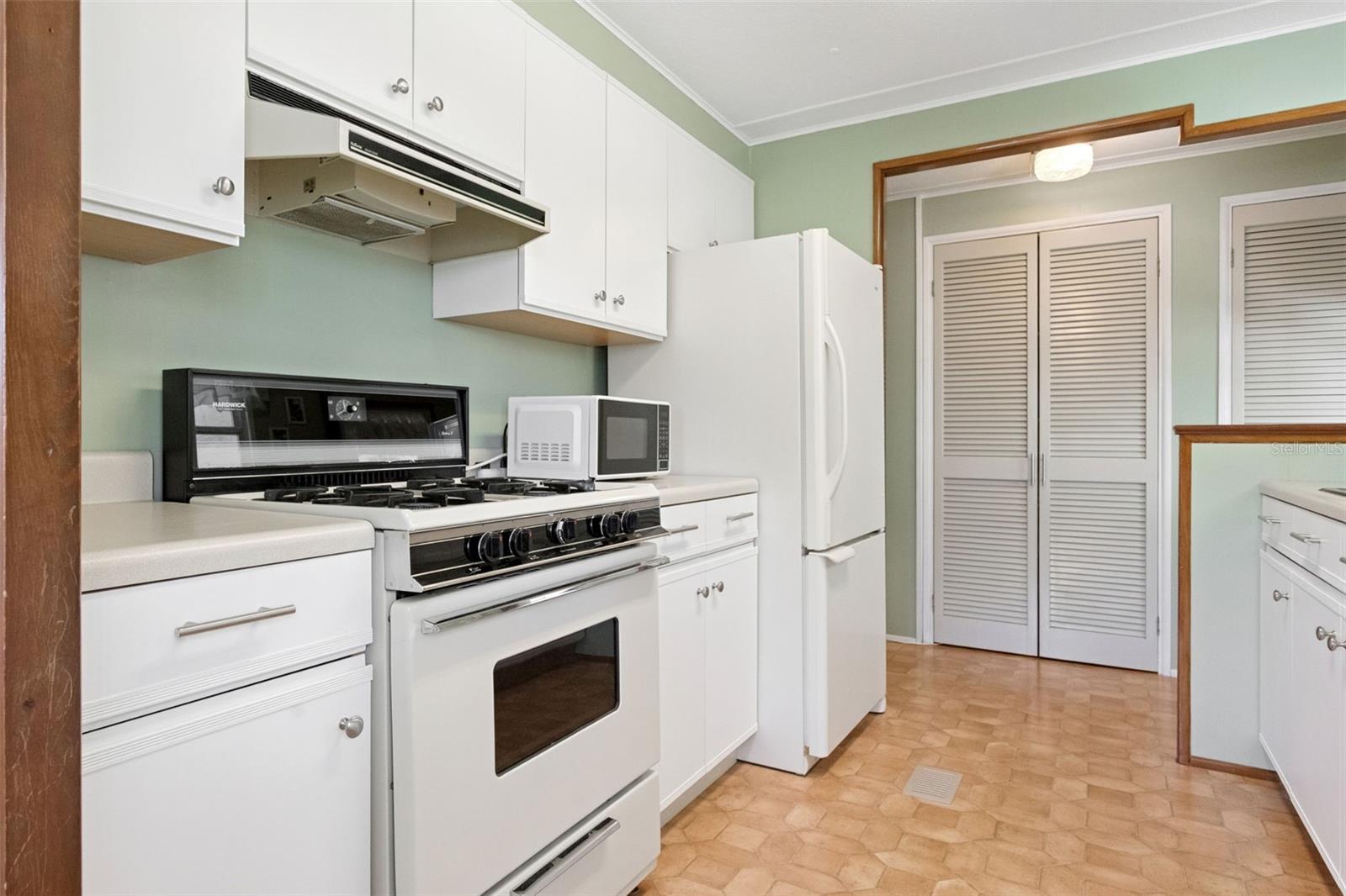 Listing photo id 9 for 183 Philadelphia Boulevard 22