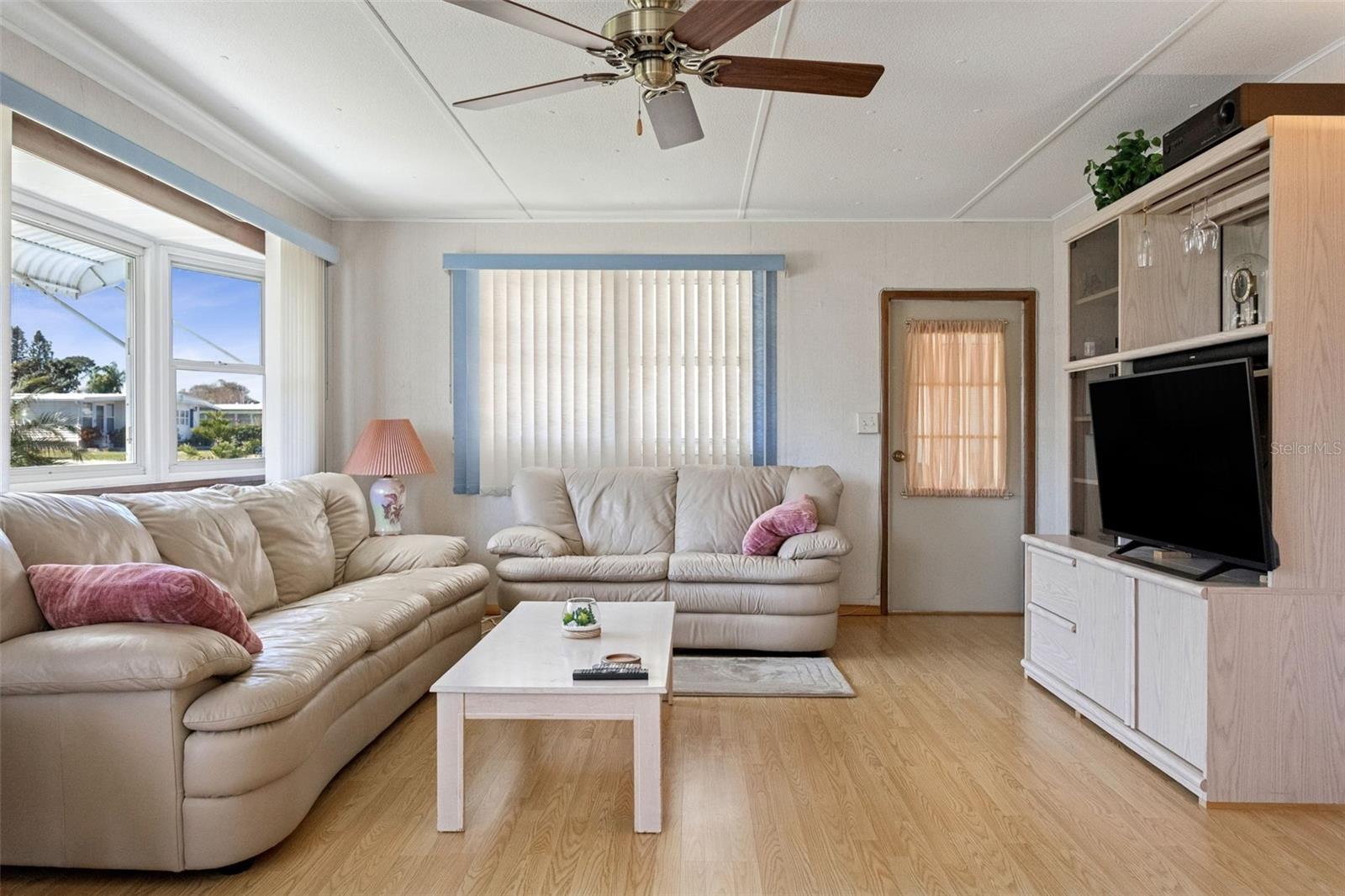 Listing photo id 13 for 183 Philadelphia Boulevard 22