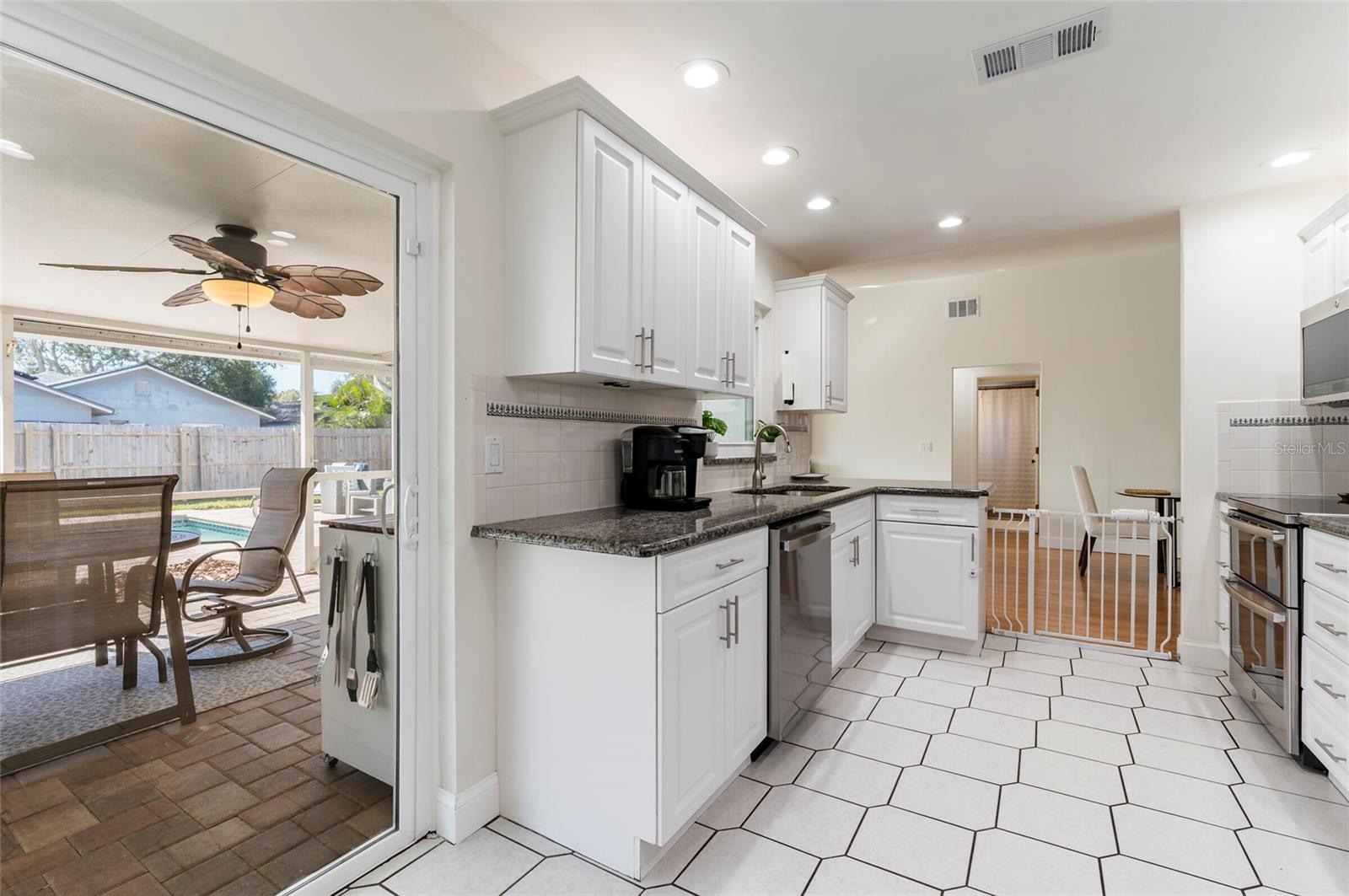 Image 18 of 38 For 8194 124th Terrace