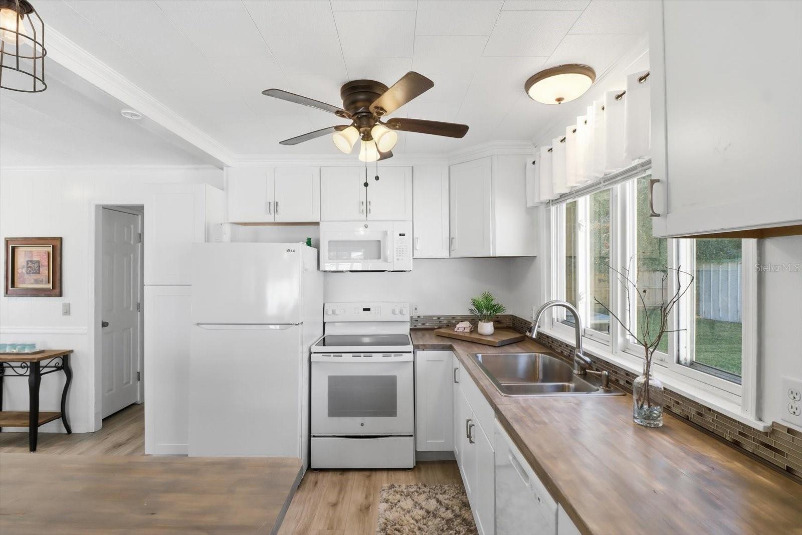 Image 14 of 57 For 1050 Midiron Point