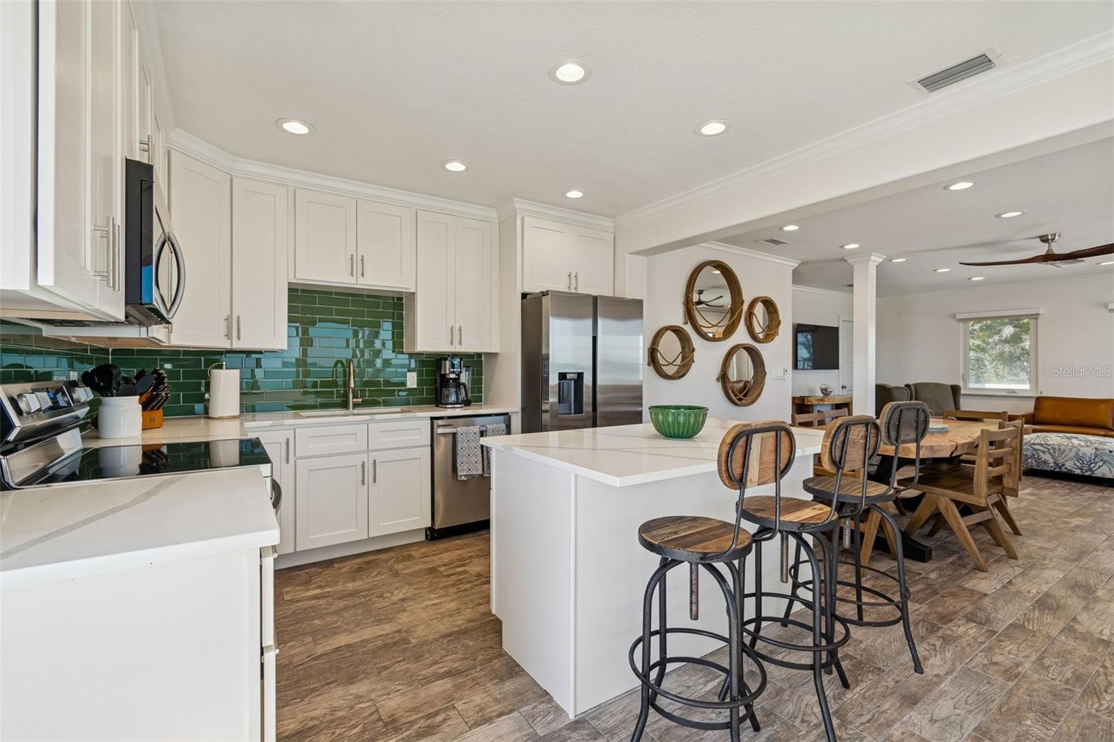 Image 13 of 81 For 865 Shore Drive