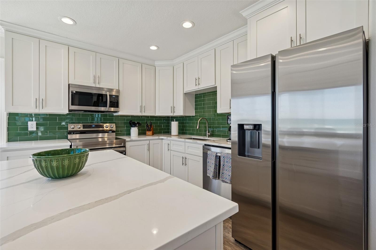 Image 15 of 81 For 865 Shore Drive