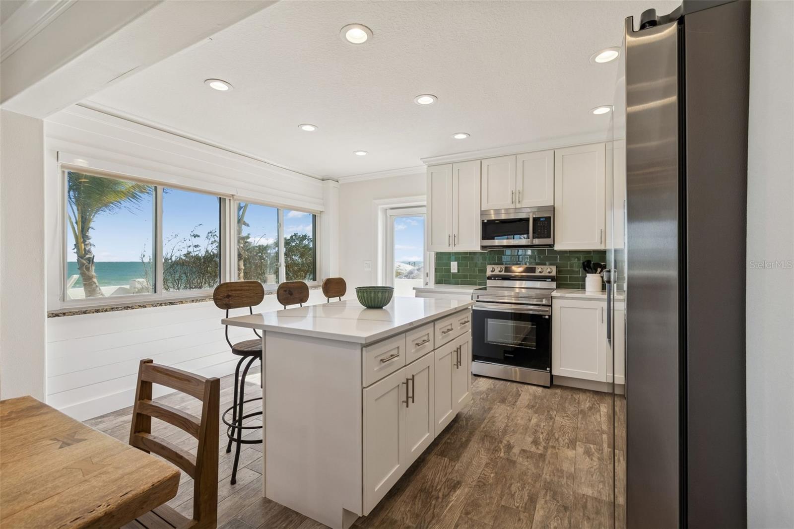 Image 16 of 81 For 865 Shore Drive