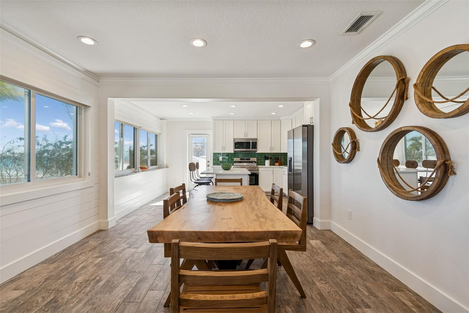 Image 21 of 81 For 865 Shore Drive