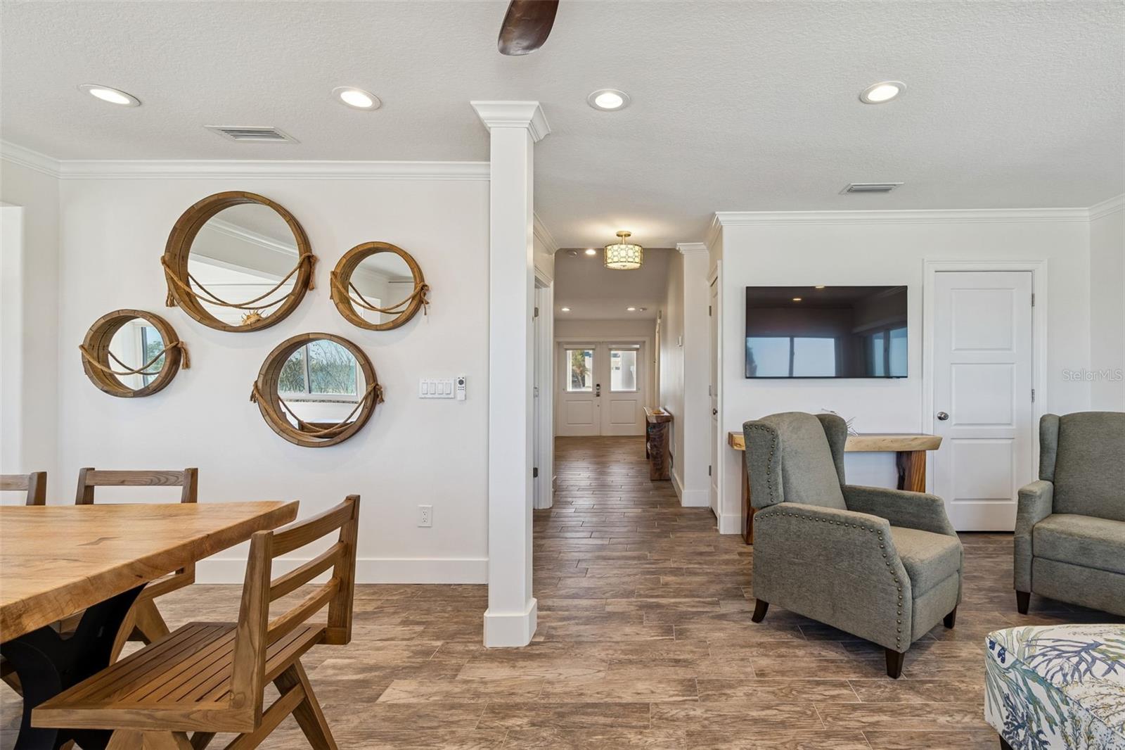 Image 24 of 81 For 865 Shore Drive