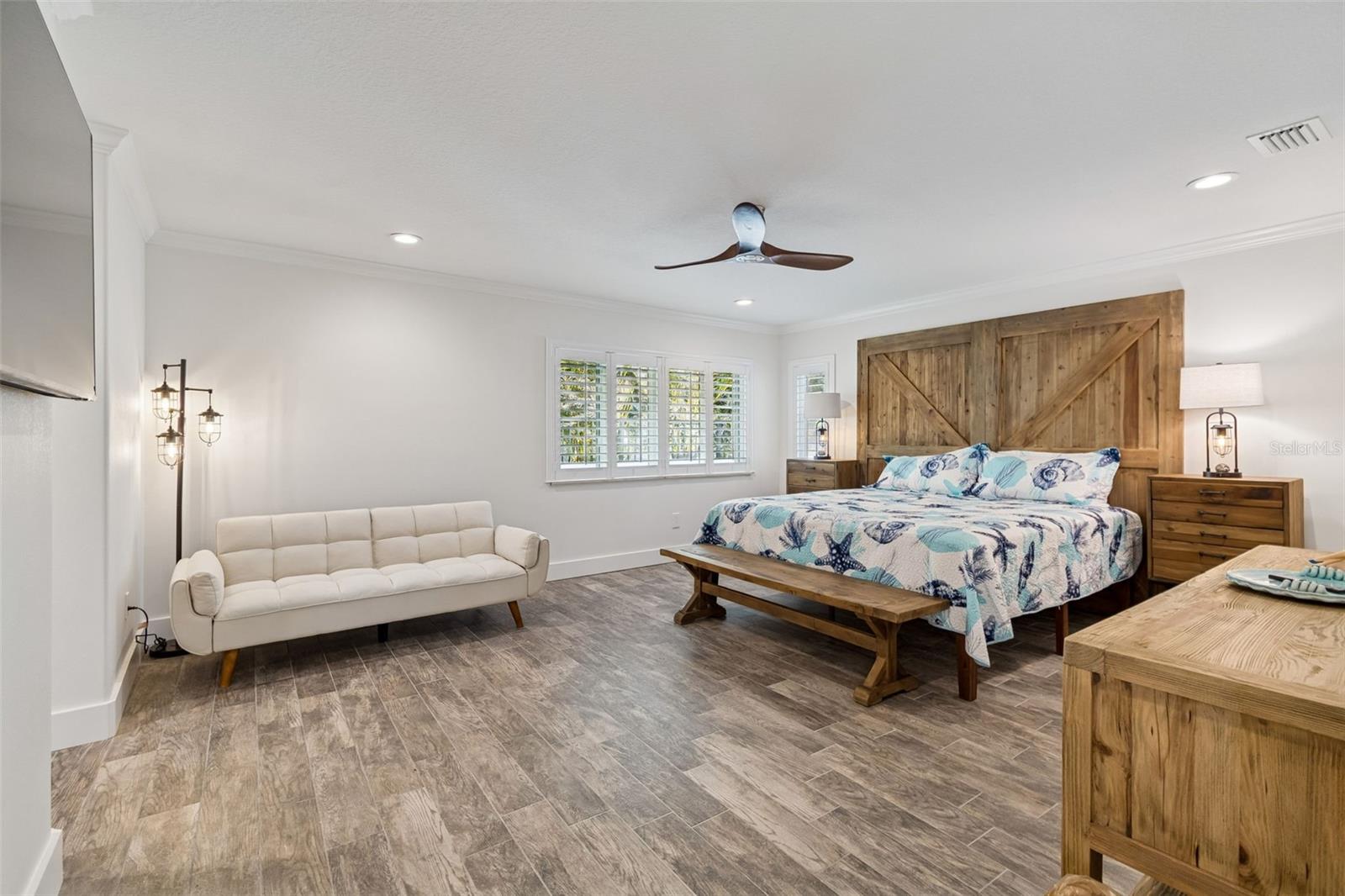 Image 25 of 81 For 865 Shore Drive