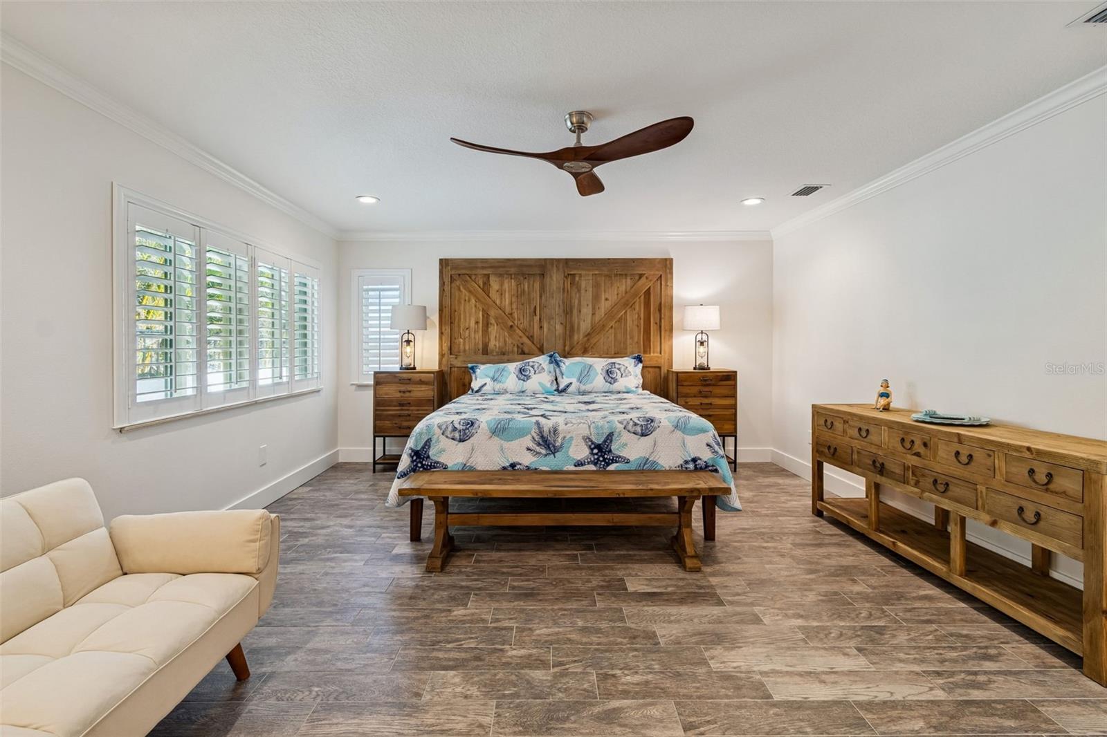 Image 26 of 81 For 865 Shore Drive