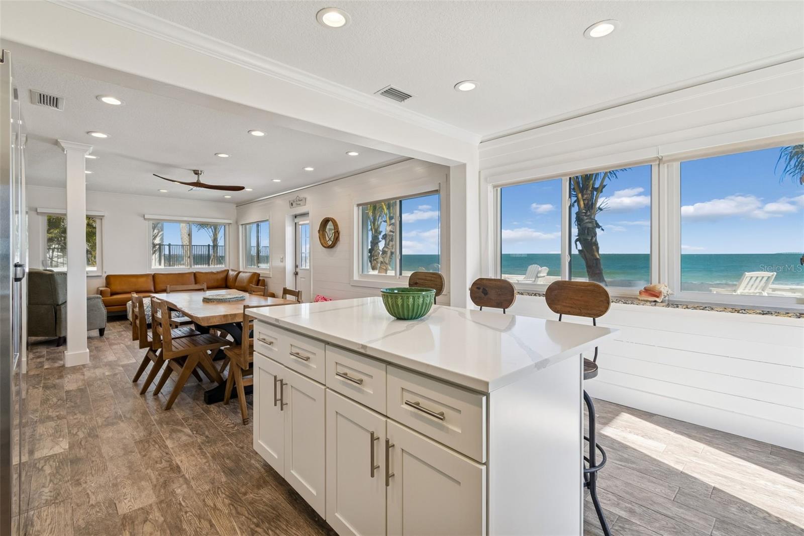 Image 9 of 81 For 865 Shore Drive