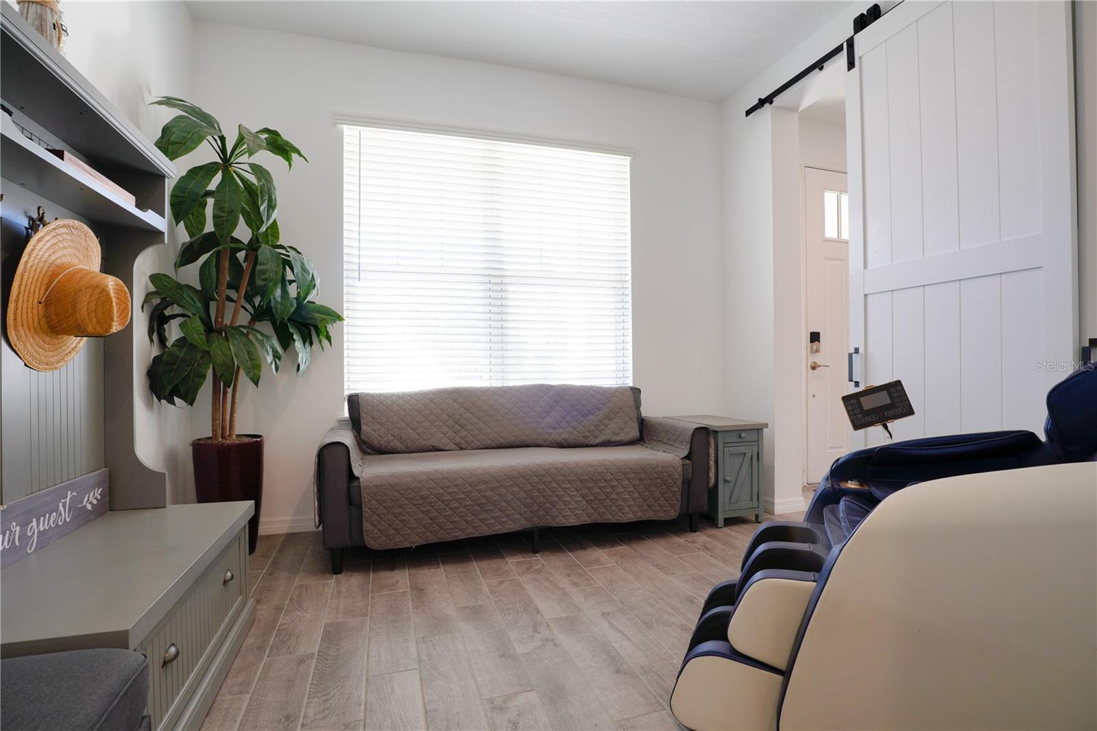 Image 14 of 44 For 6332 Laurelcrest Glen