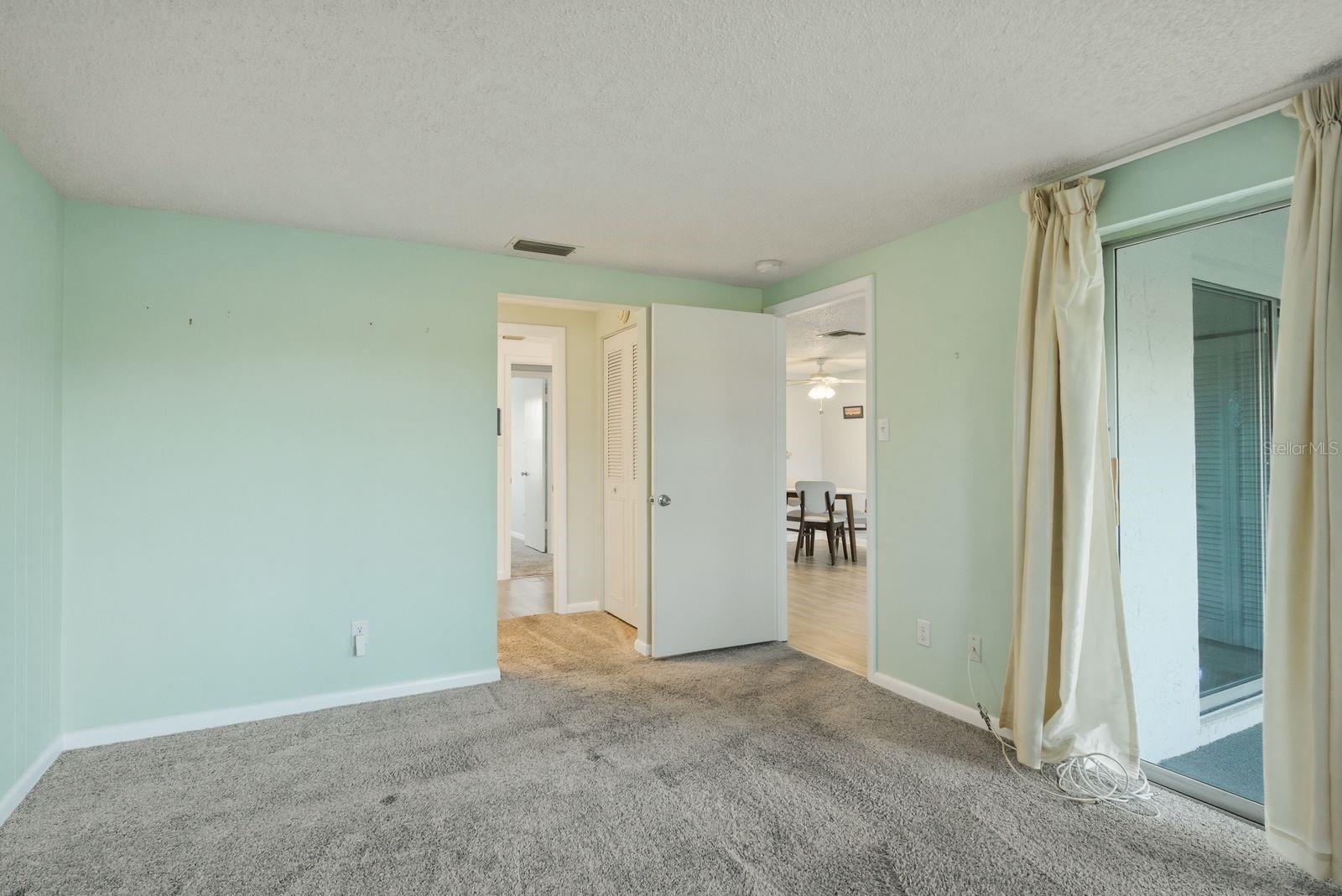 Listing photo id 11 for 3309 Trophy Boulevard