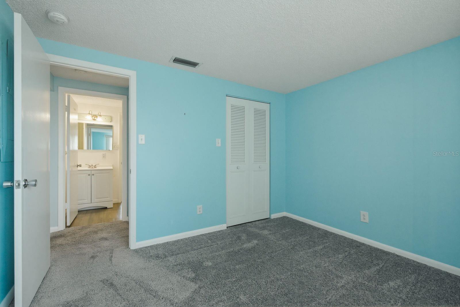 Listing photo id 16 for 3309 Trophy Boulevard