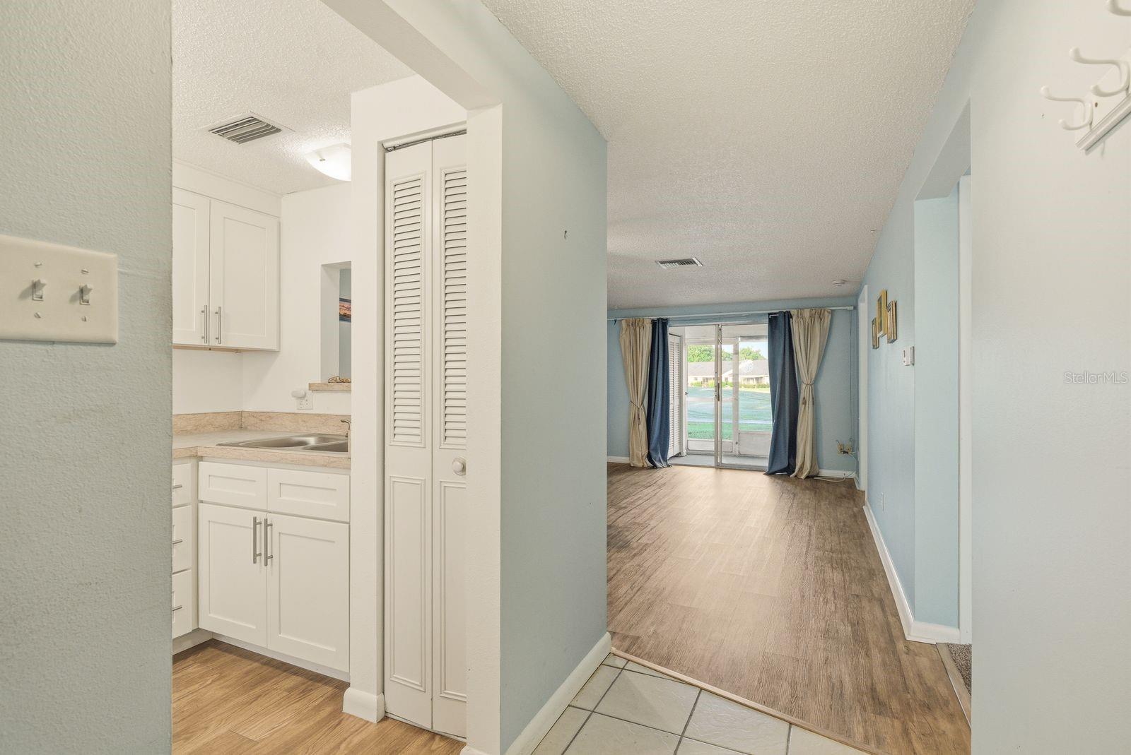 Listing photo id 1 for 3309 Trophy Boulevard