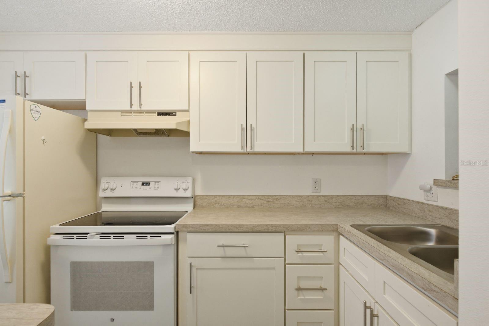 Listing photo id 2 for 3309 Trophy Boulevard