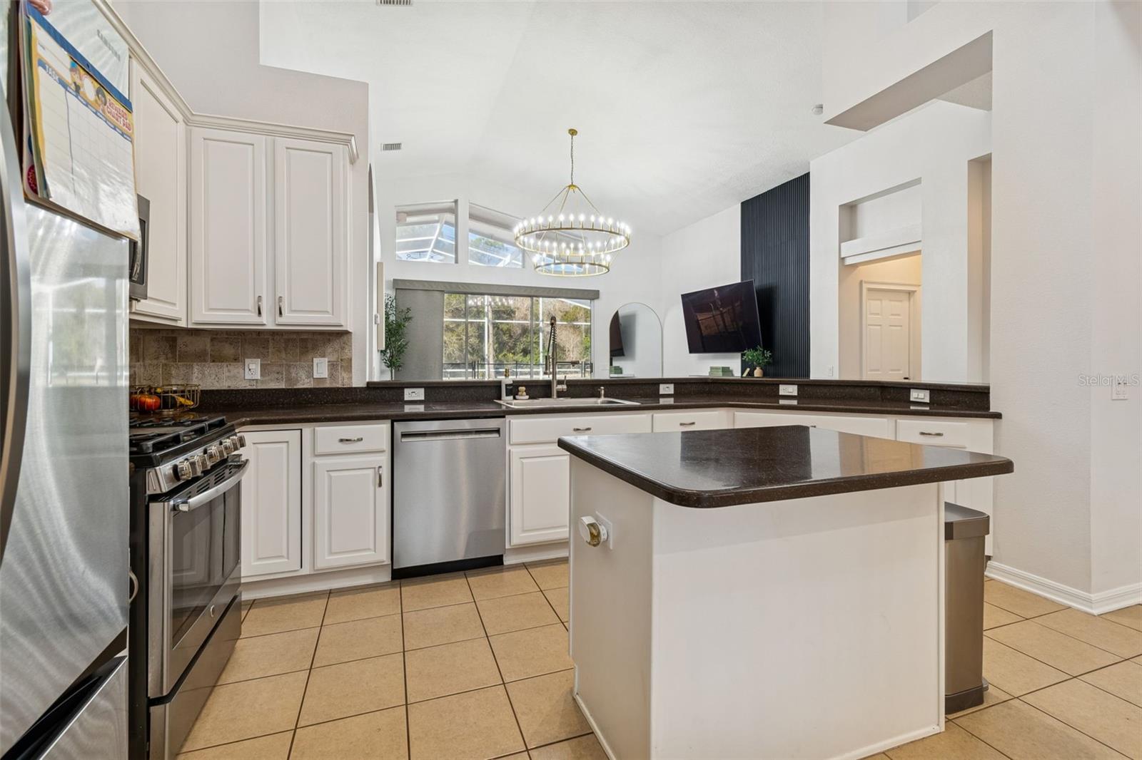 Image 18 of 72 For 2328 Brinley Drive