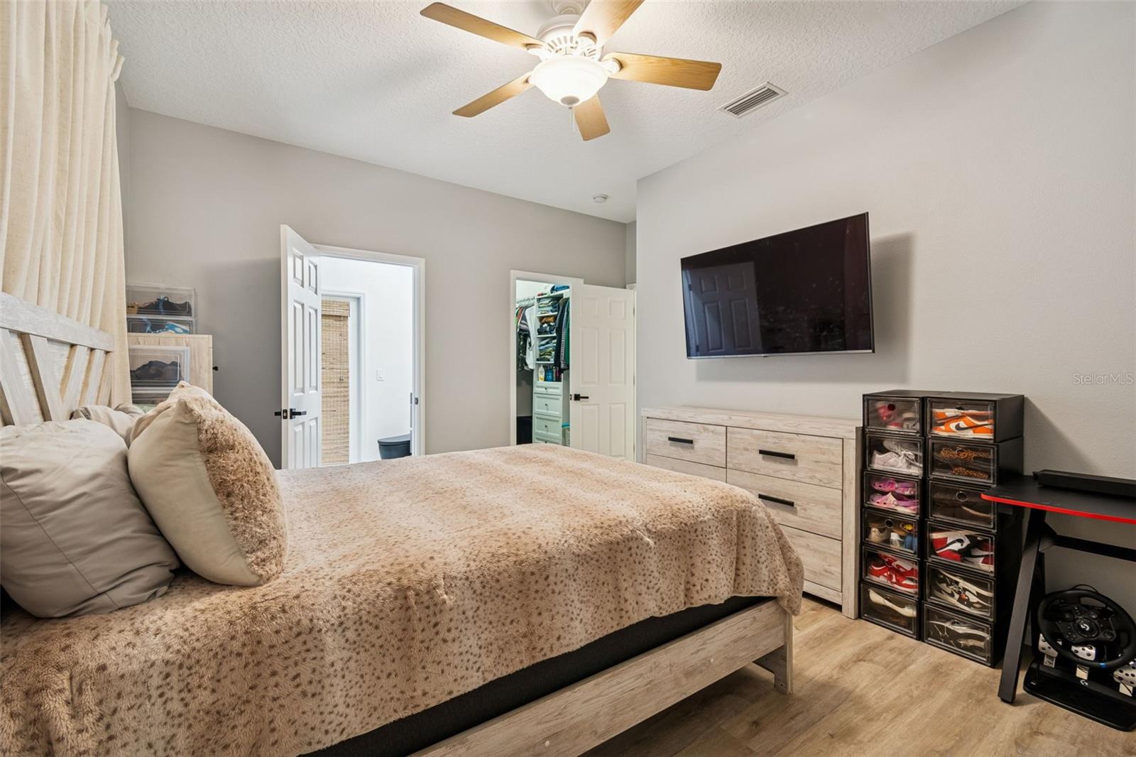 Image 36 of 72 For 2328 Brinley Drive