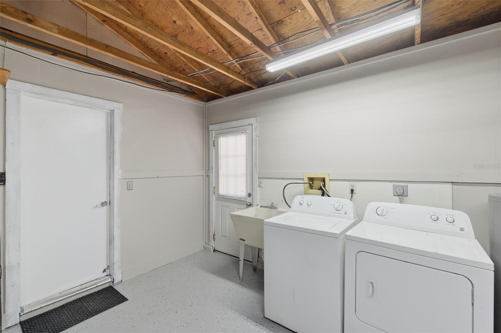 Image 51 of 59 For 11176 Montcalm Road