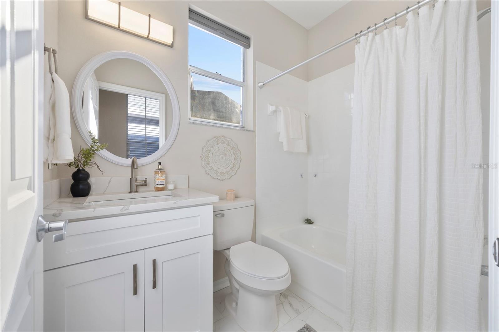 Image 10 of 99 For 9617 Greenpointe Drive