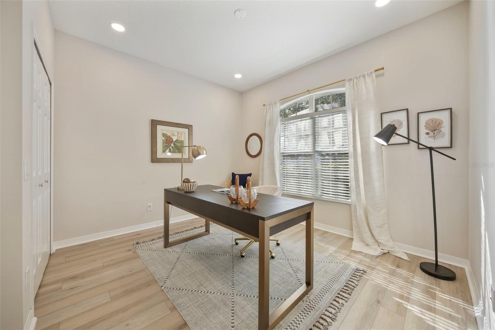 Image 11 of 99 For 9617 Greenpointe Drive