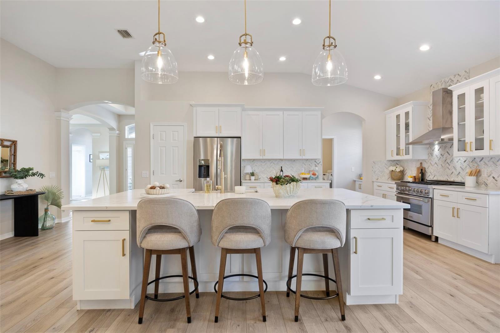 Image 17 of 99 For 9617 Greenpointe Drive