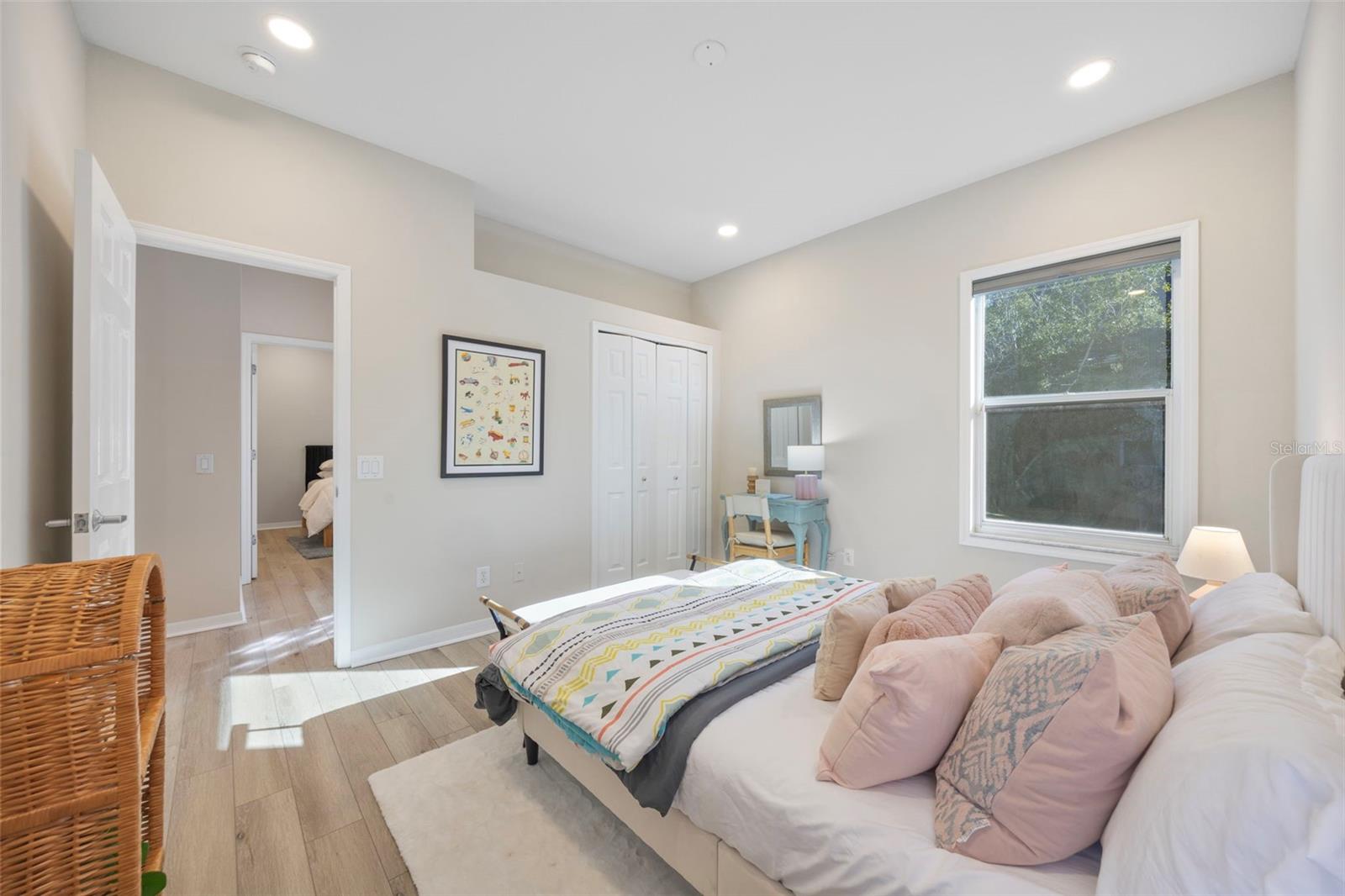 Image 36 of 99 For 9617 Greenpointe Drive