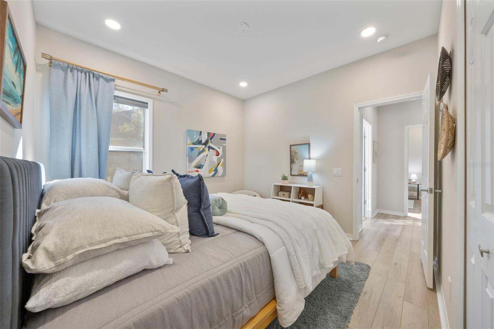 Image 39 of 99 For 9617 Greenpointe Drive