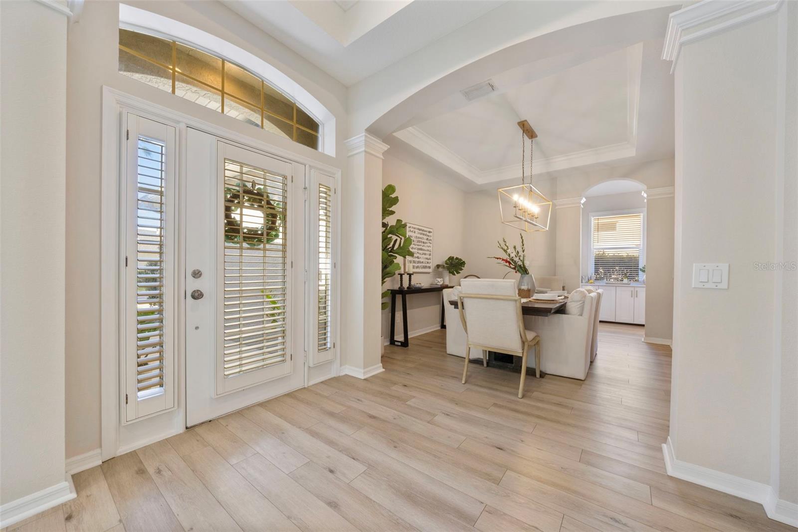 Image 6 of 99 For 9617 Greenpointe Drive