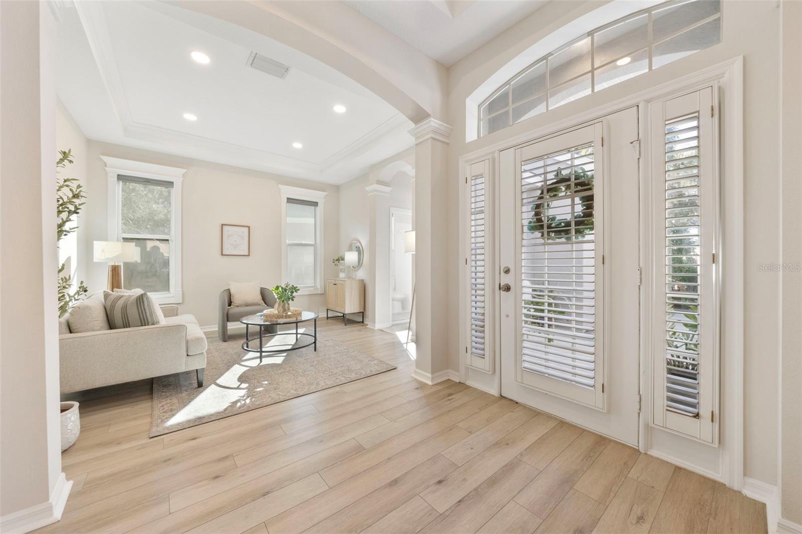 Image 7 of 99 For 9617 Greenpointe Drive