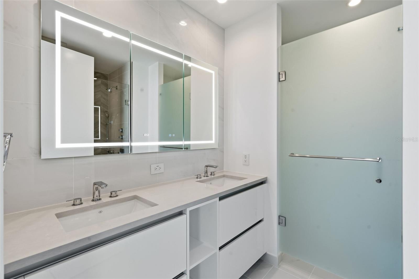 Image 18 of 28 For 400 Central Avenue 1708