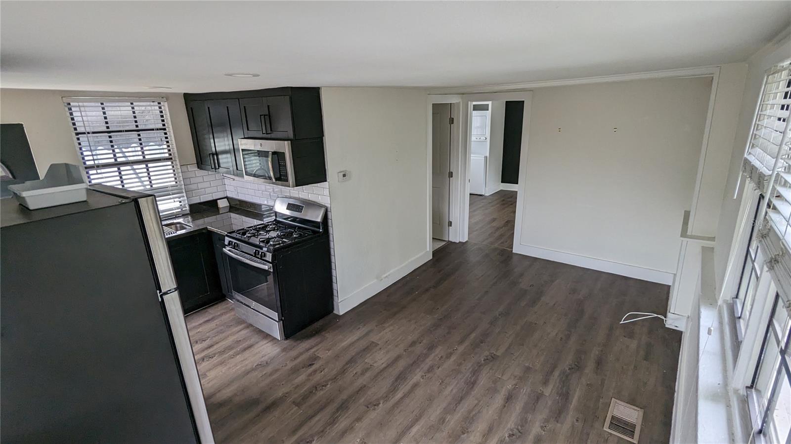 Image 3 of 8 For 1020 Rome Avenue 1-2