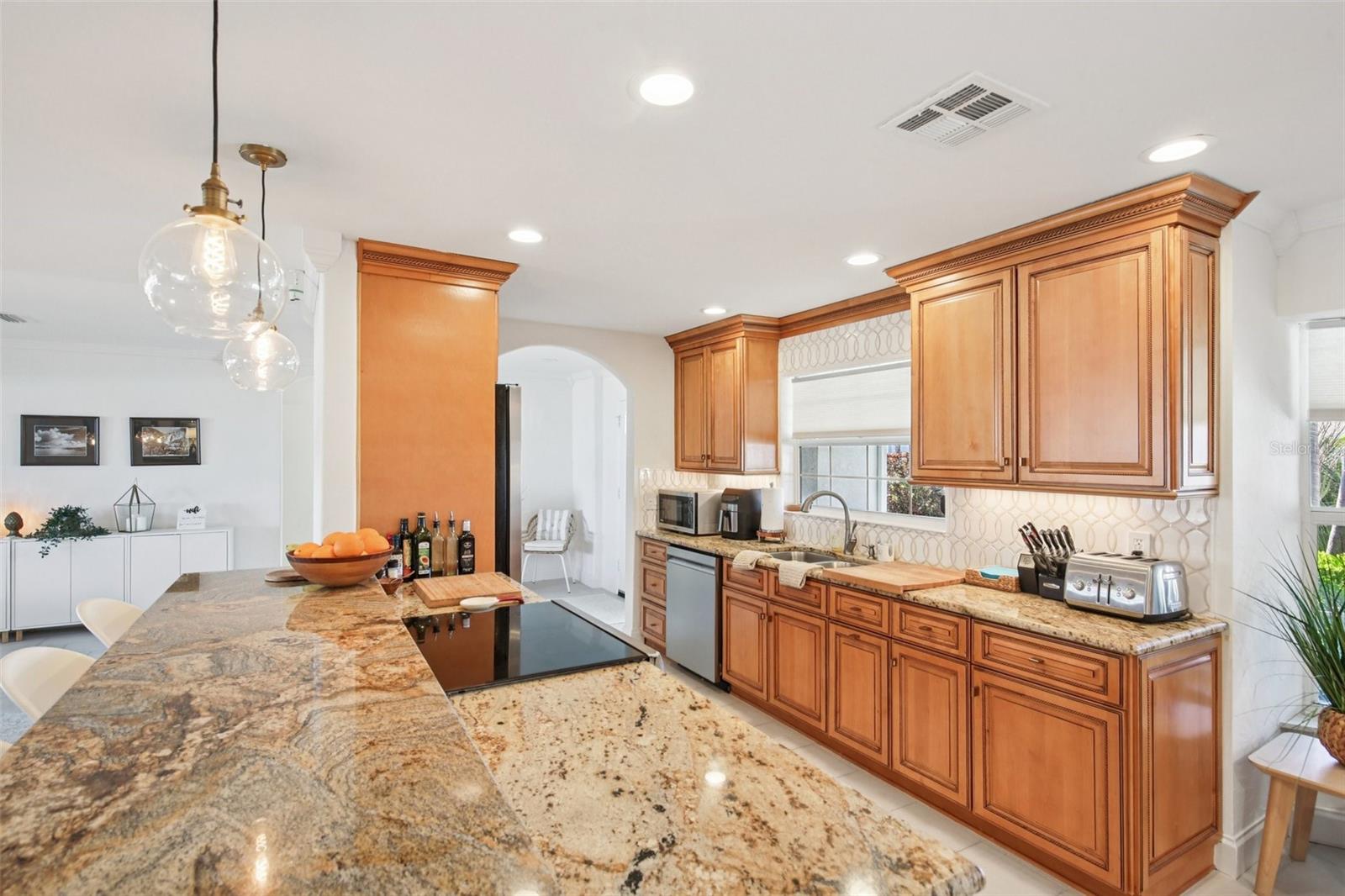 Image 11 of 39 For 3963 14th Street Ne