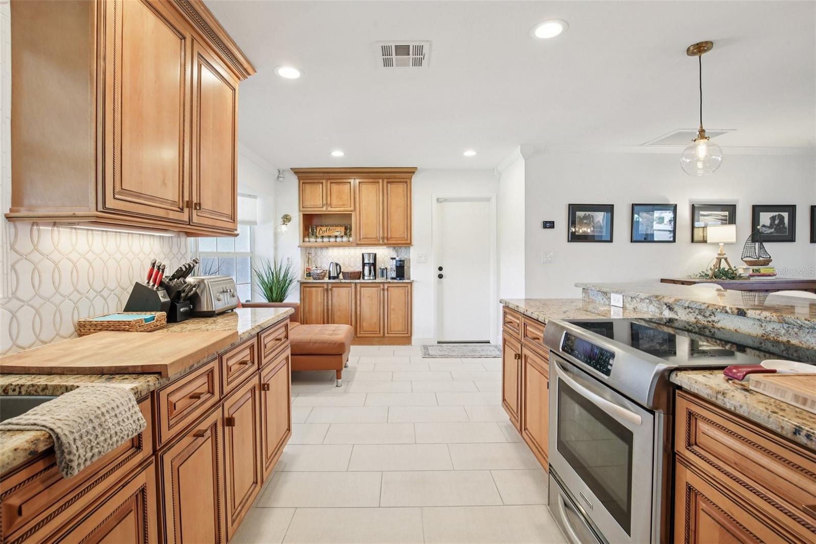 Image 14 of 39 For 3963 14th Street Ne