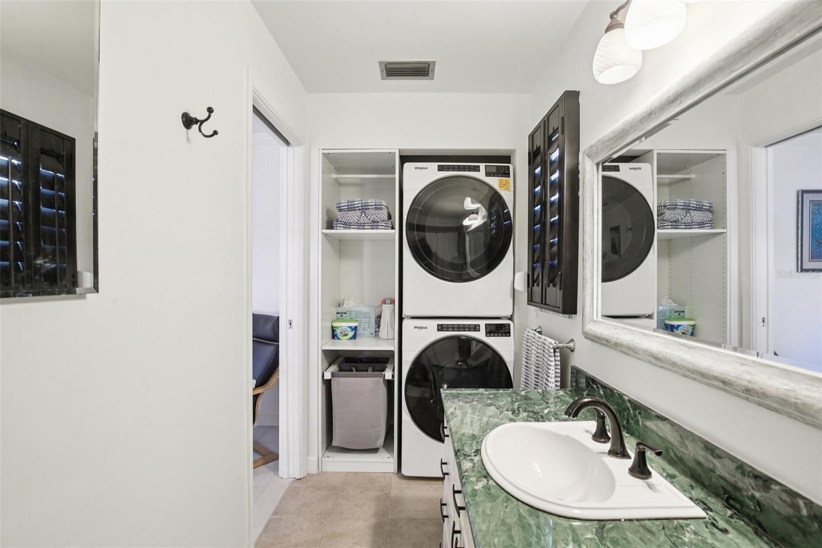 Image 20 of 39 For 3963 14th Street Ne