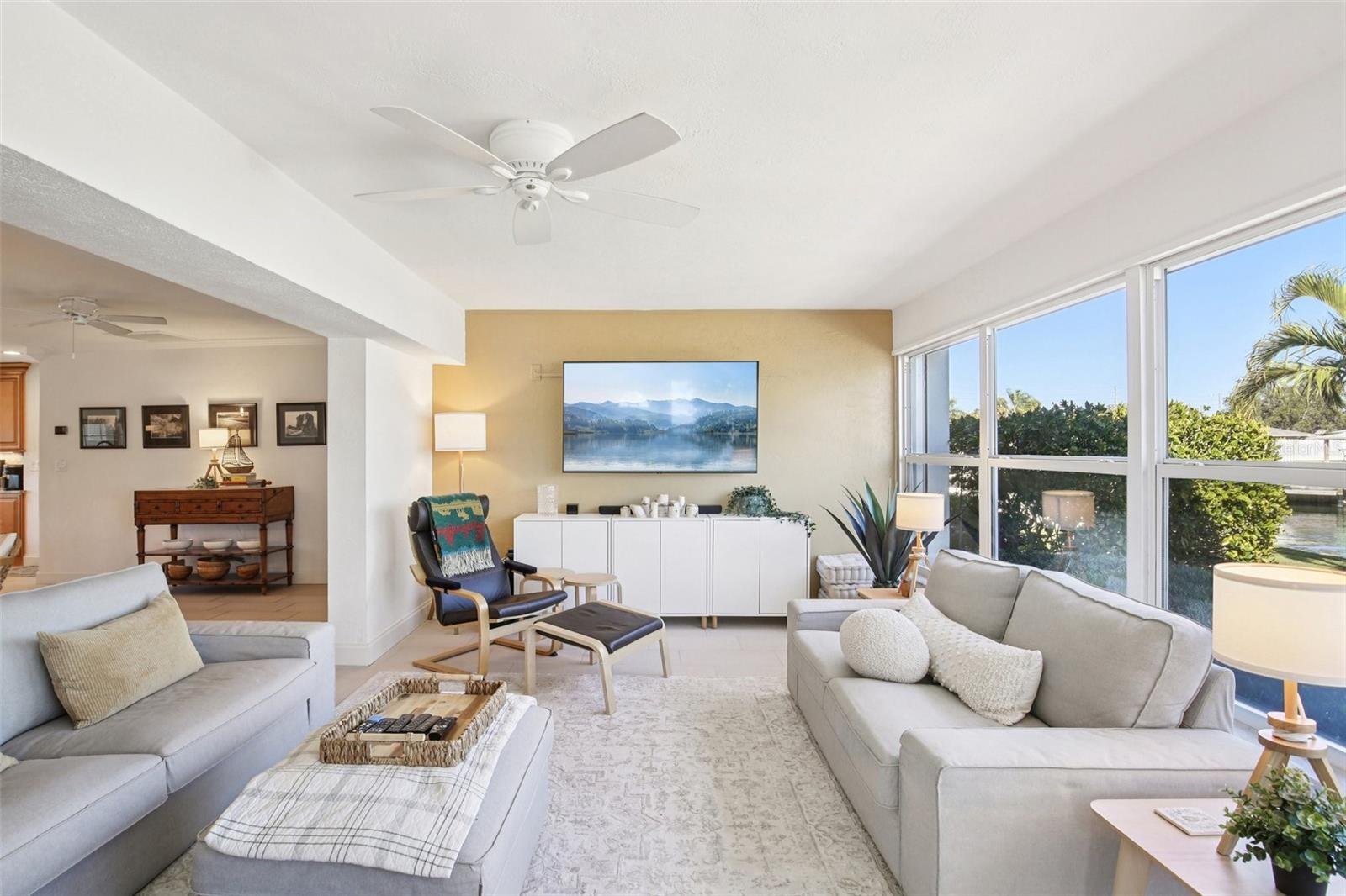 Image 6 of 39 For 3963 14th Street Ne